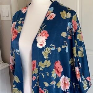 Floral kimono🛍 ♥️